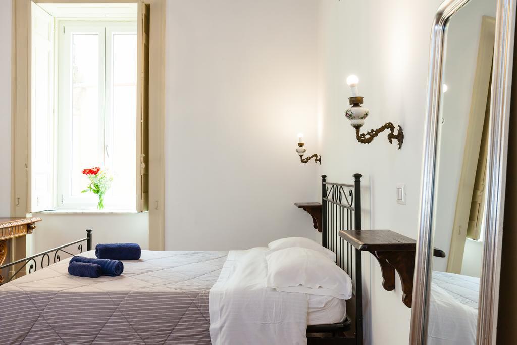 Don Pedro Rooms Vicere Di Toledo In The City Center Νάπολη Εξωτερικό φωτογραφία